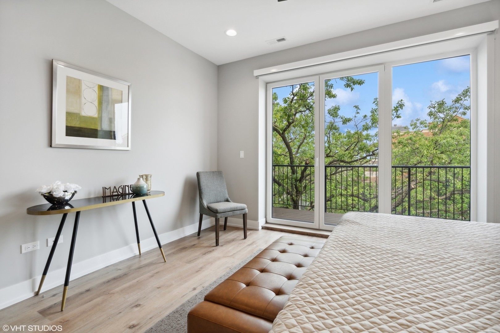 3335-3341 N Sheffield Ave Chicago, IL 60657