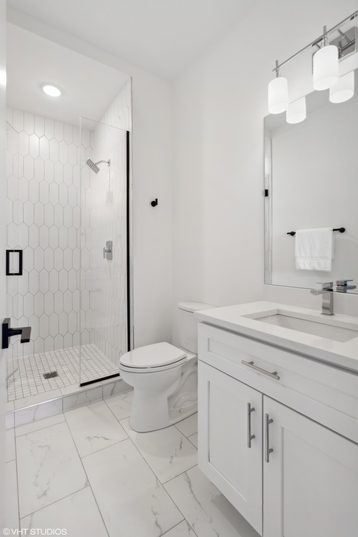 3335-3341 N Sheffield Ave Chicago, IL 60657