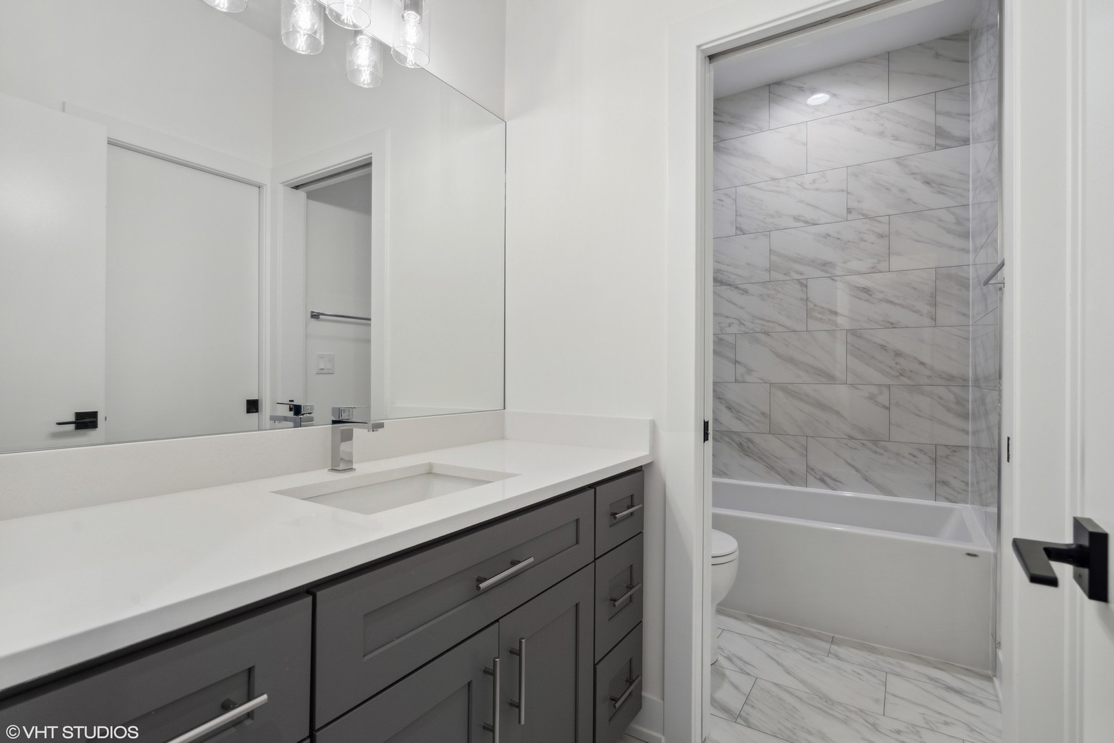 3335-3341 N Sheffield Ave Chicago, IL 60657