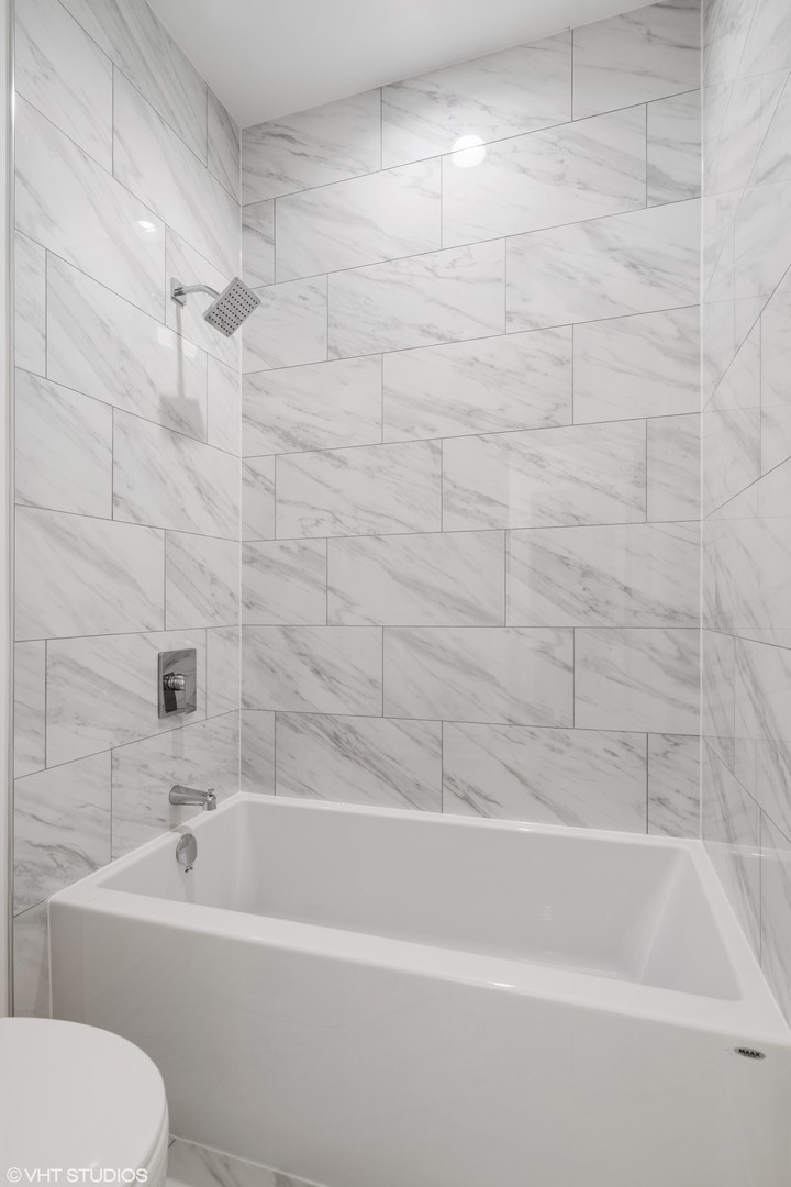 3335-3341 N Sheffield Ave Chicago, IL 60657