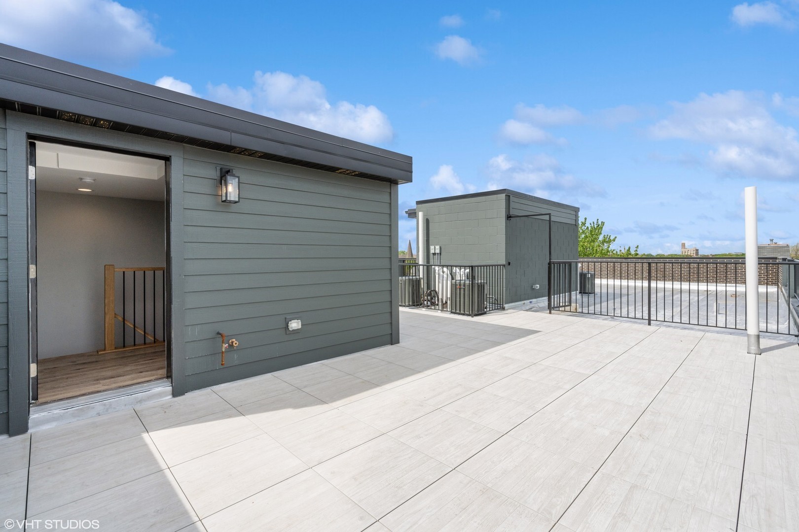 3335-3341 N Sheffield Ave Chicago, IL 60657