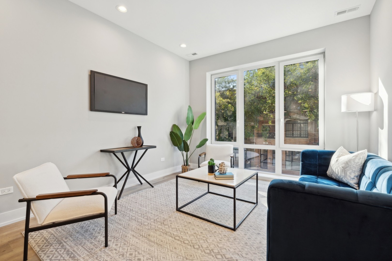 3335-3341 N Sheffield Ave Chicago, IL 60657