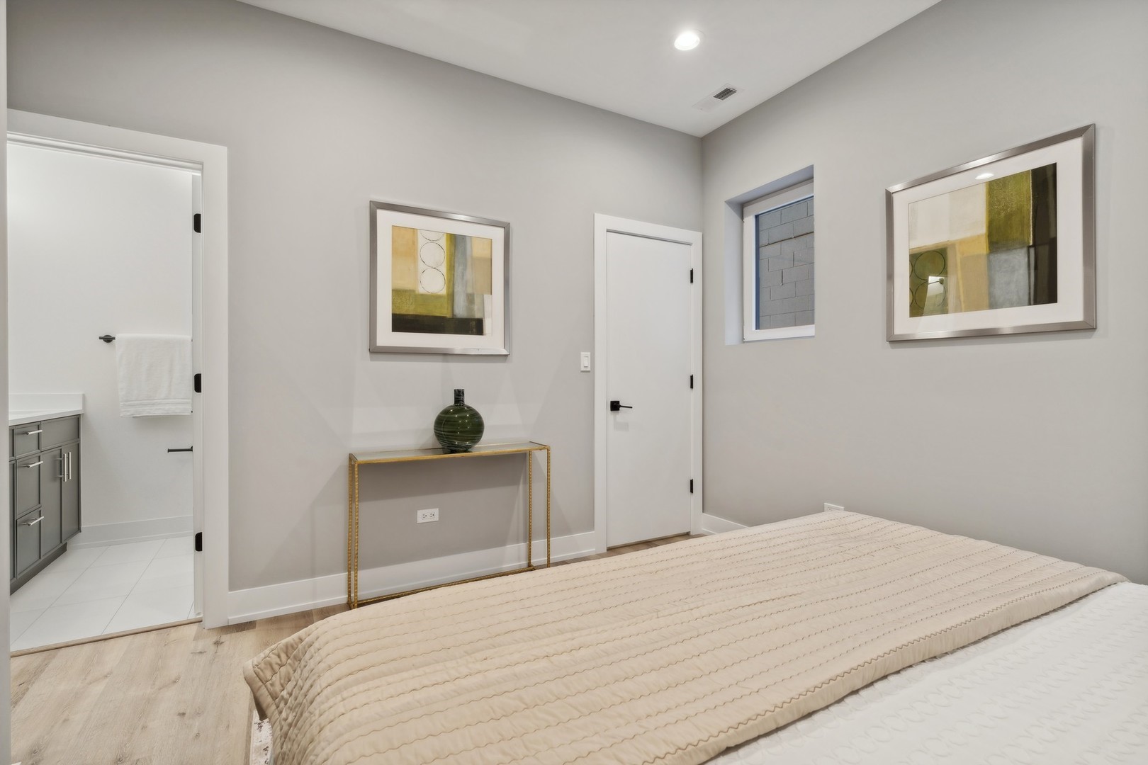 3335-3341 N Sheffield Ave Chicago, IL 60657