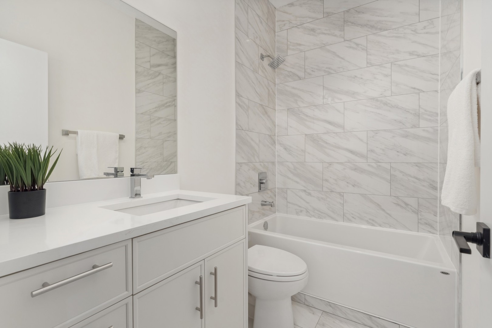 3335-3341 N Sheffield Ave Chicago, IL 60657