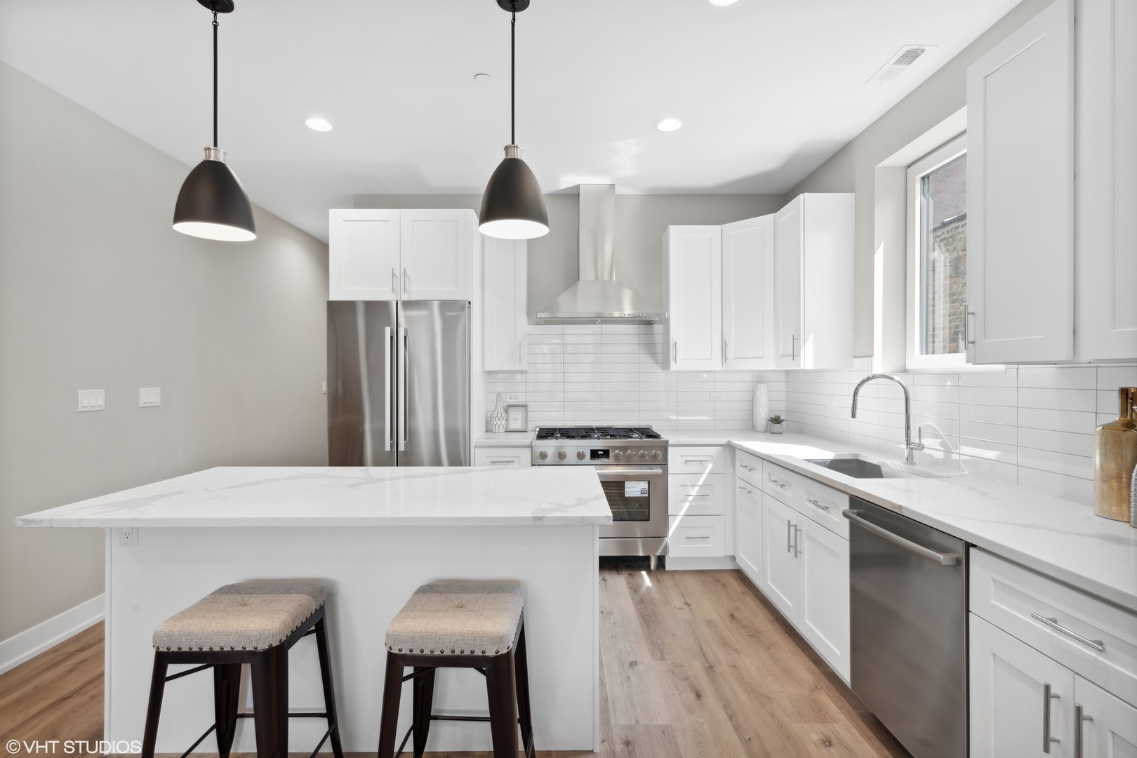 3335-3341 N Sheffield Ave Chicago, IL 60657