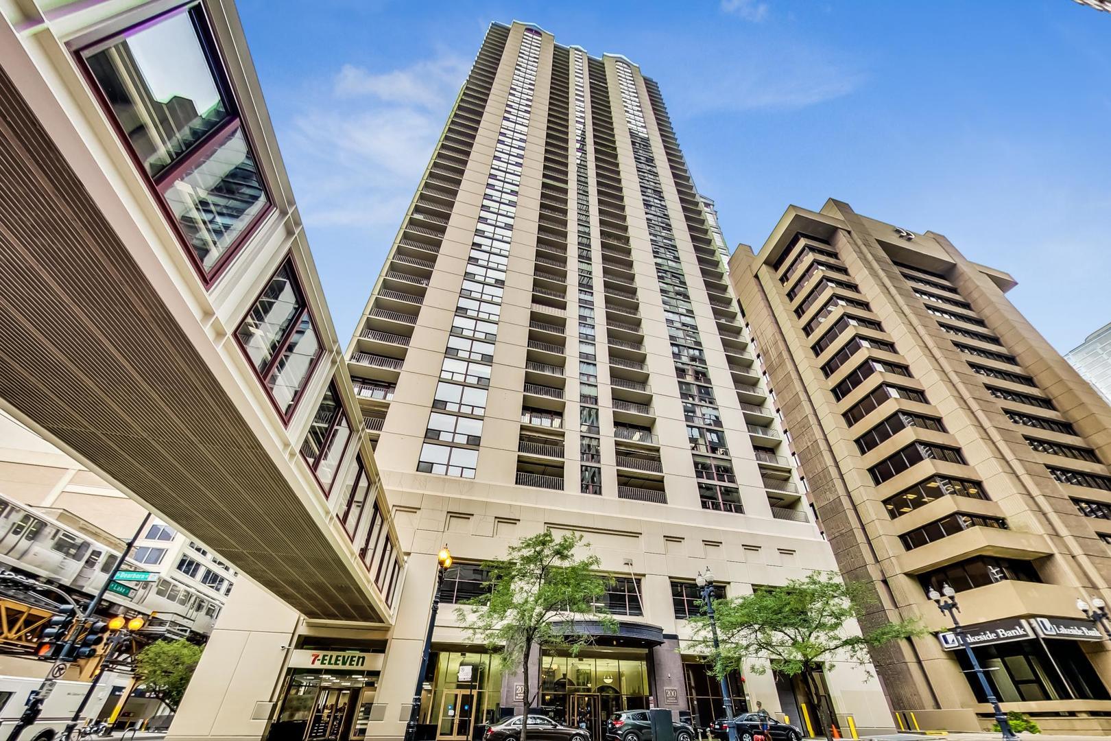 200 N Dearborn St #804