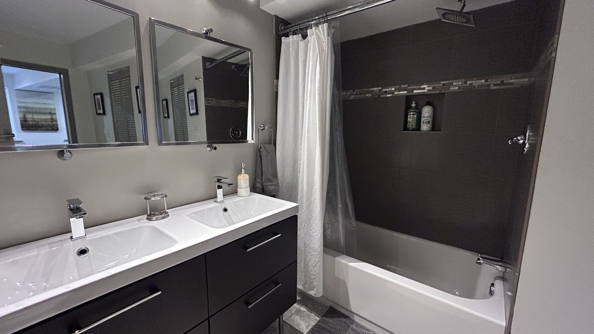 1123 W Addison St Chicago, IL 60613