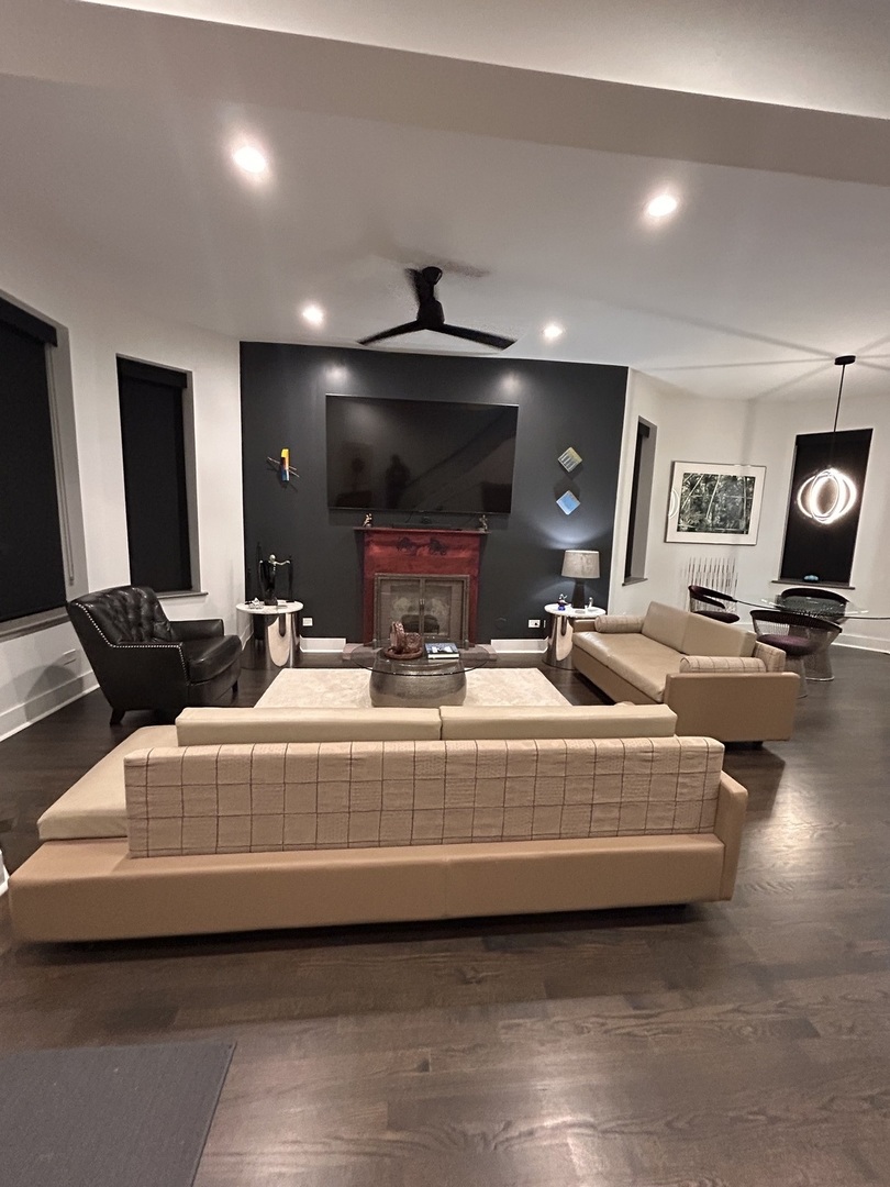 1123 W Addison St Chicago, IL 60613