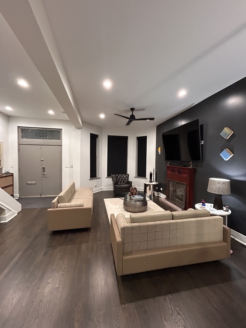 1123 W Addison St Chicago, IL 60613