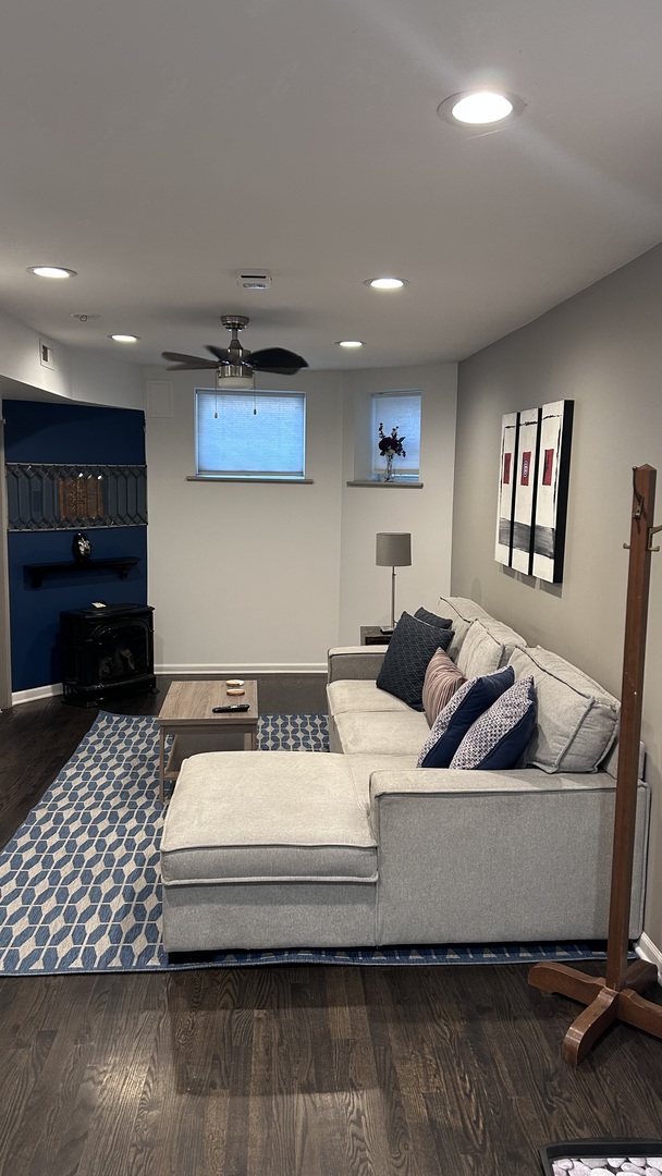 1123 W Addison St Chicago, IL 60613