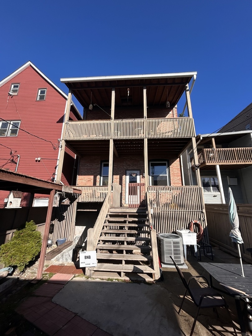 1123 W Addison St Chicago, IL 60613