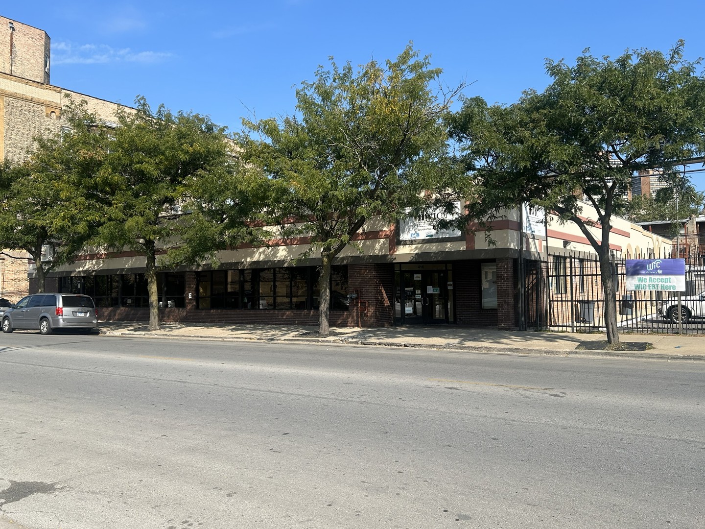 418 E 43rd St Chicago, IL 60653