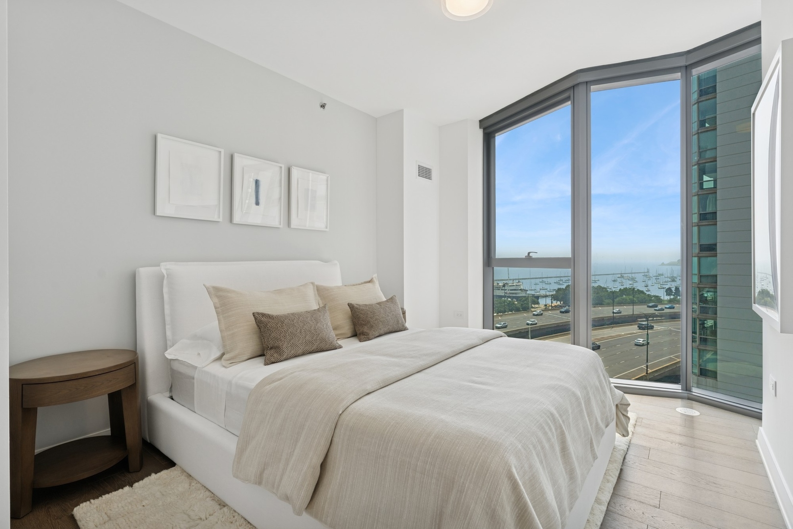 211 N Hbr Dr #1702 Chicago, IL 60601