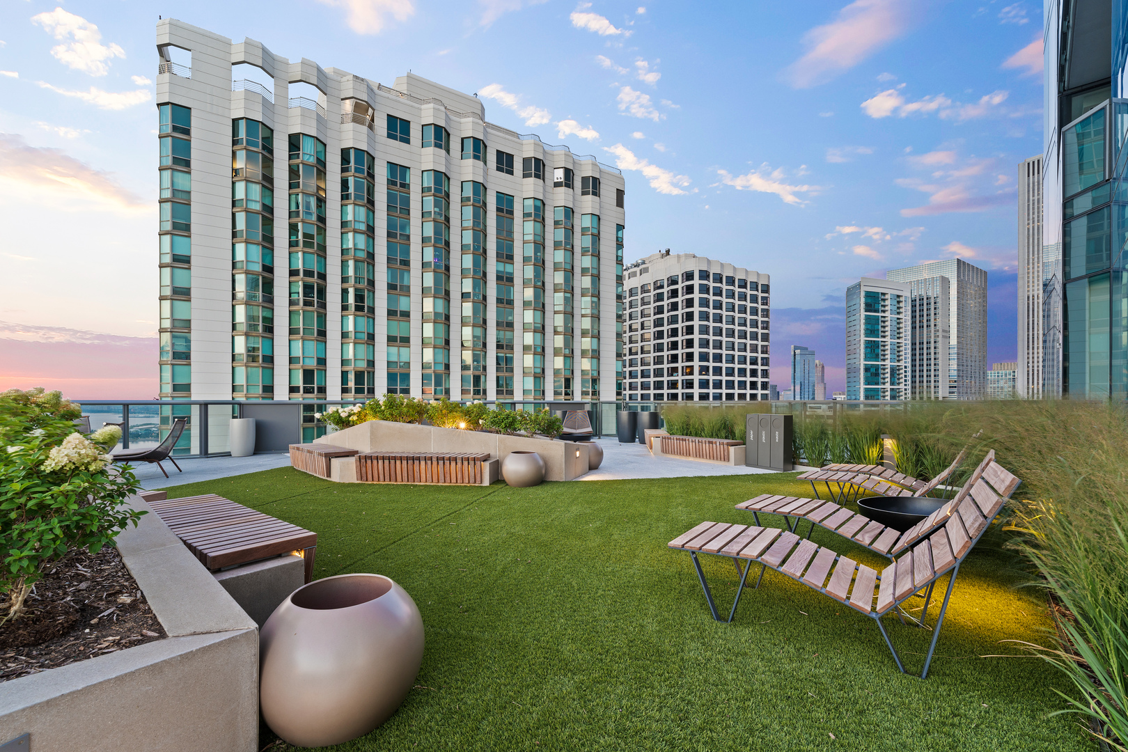 211 N Hbr Dr #1702 Chicago, IL 60601