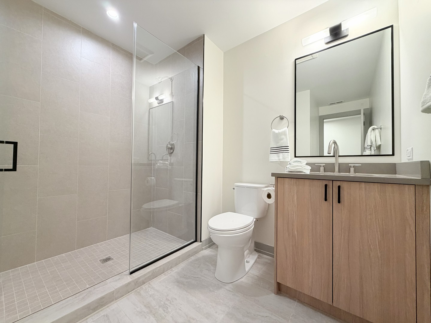 1335 W Estes Ave #2A Chicago, IL 60626