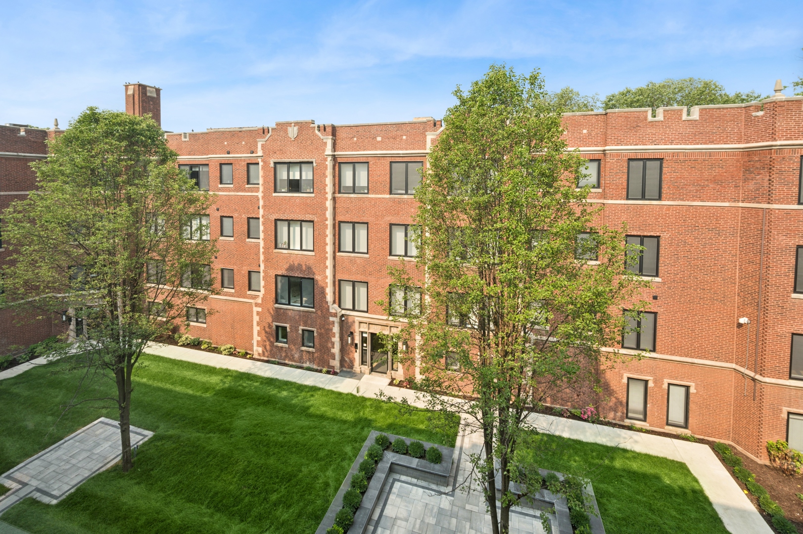 1335 W Estes Ave #2A Chicago, IL 60626