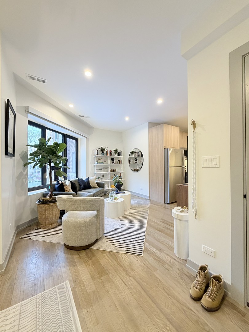 1335 W Estes Ave #2A Chicago, IL 60626