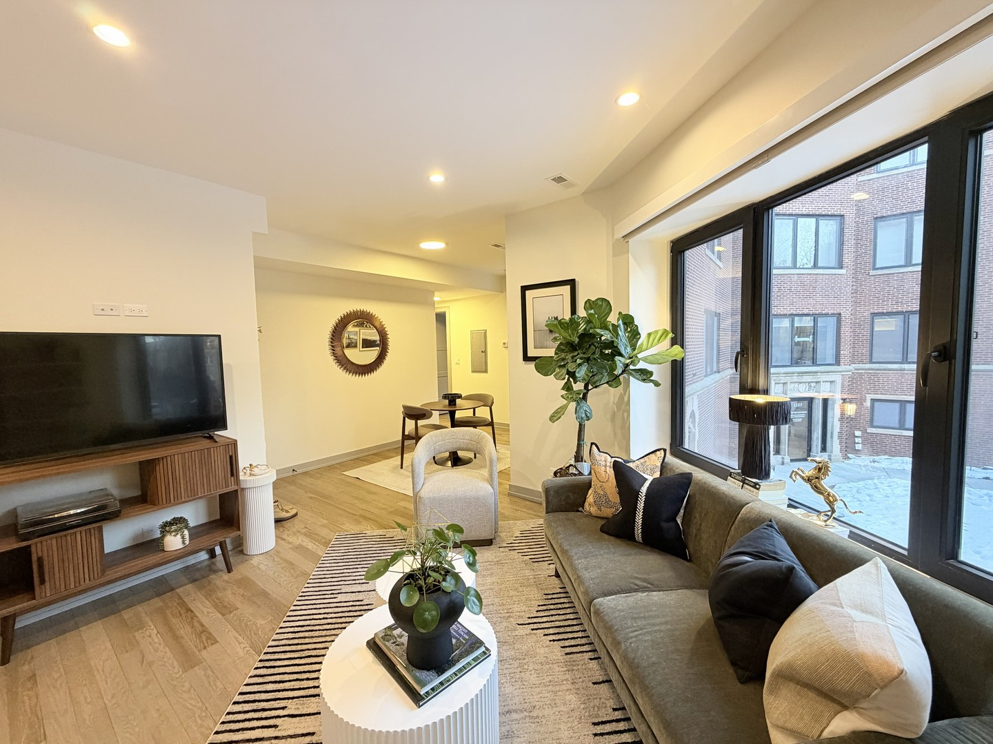 1335 W Estes Ave #2A Chicago, IL 60626