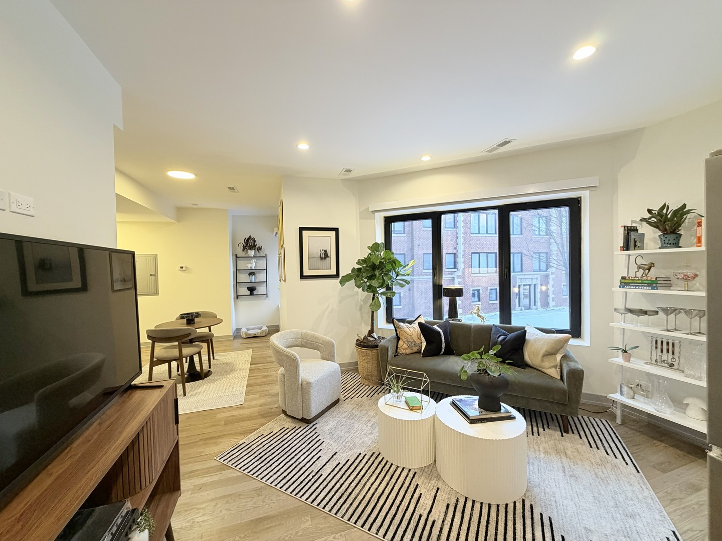 1335 W Estes Ave #2A Chicago, IL 60626