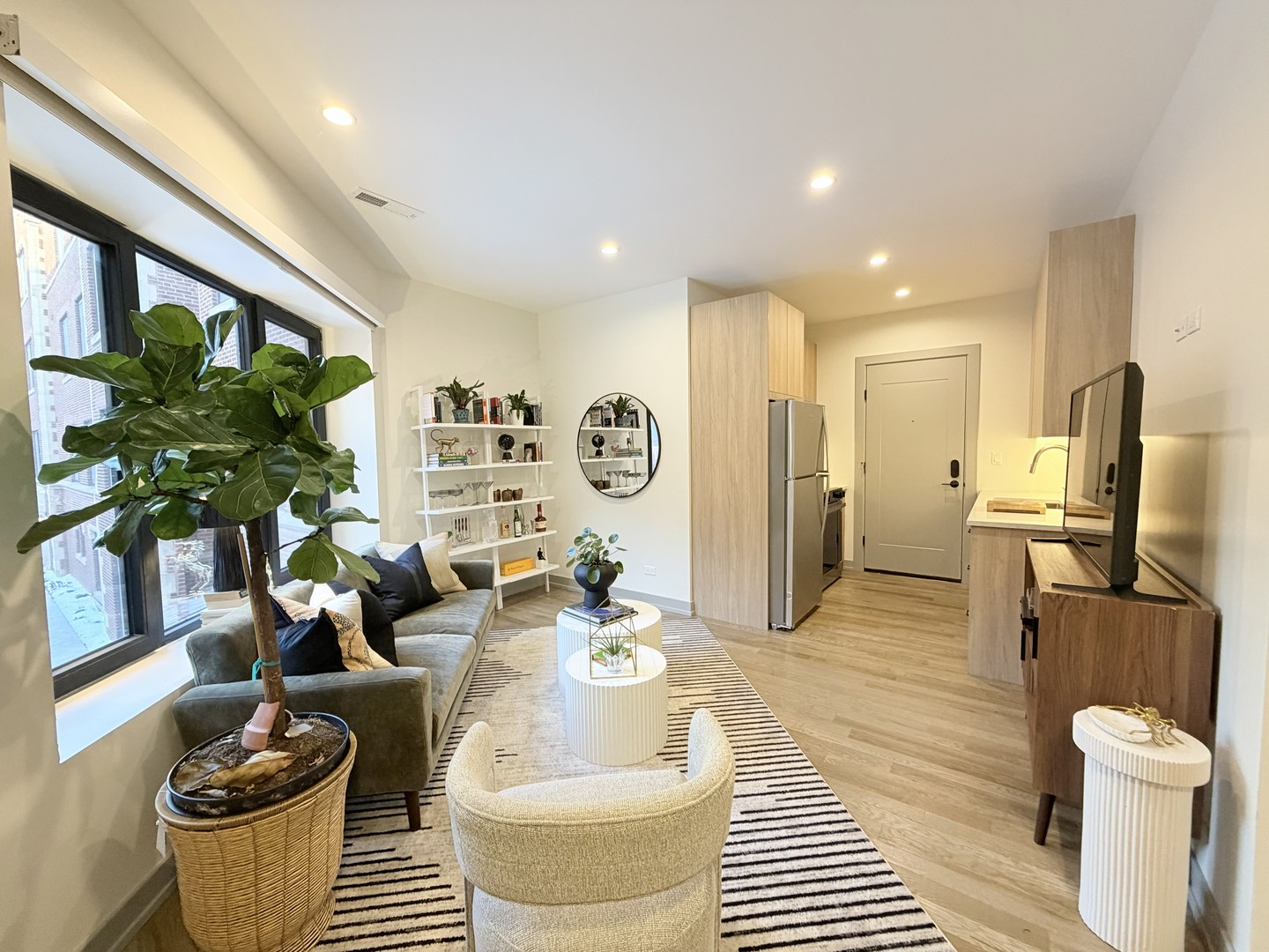 1335 W Estes Ave #2A Chicago, IL 60626