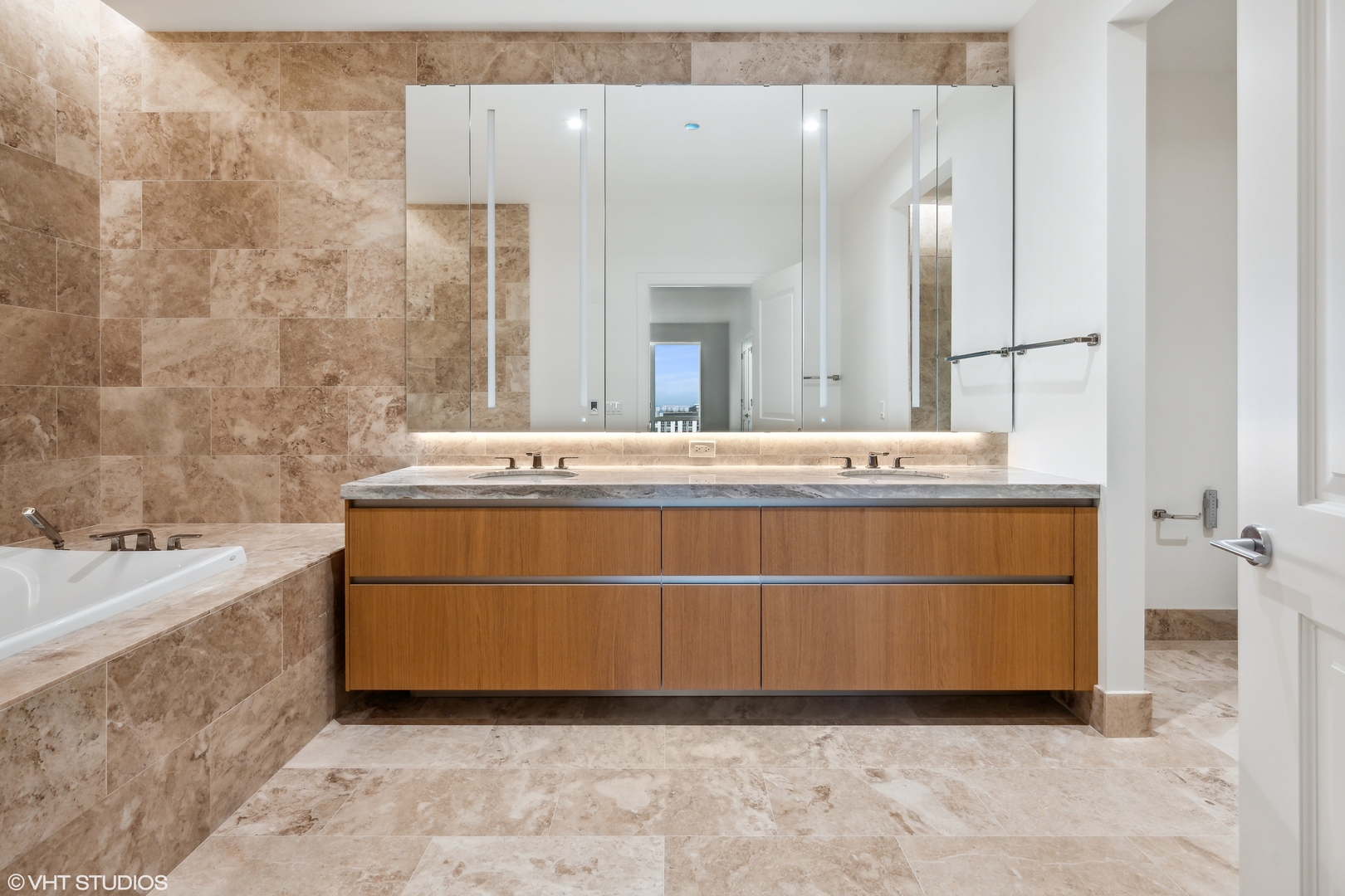 363 E Wacker Dr #2709 Chicago, IL 60601