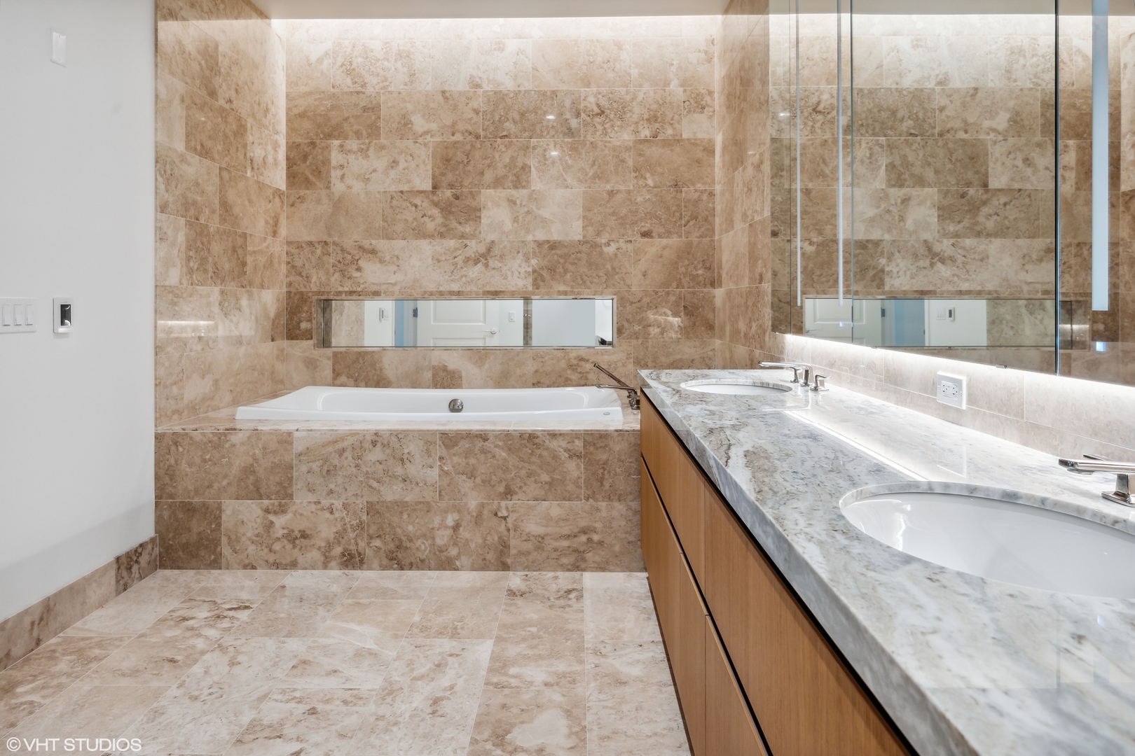 363 E Wacker Dr #2709 Chicago, IL 60601