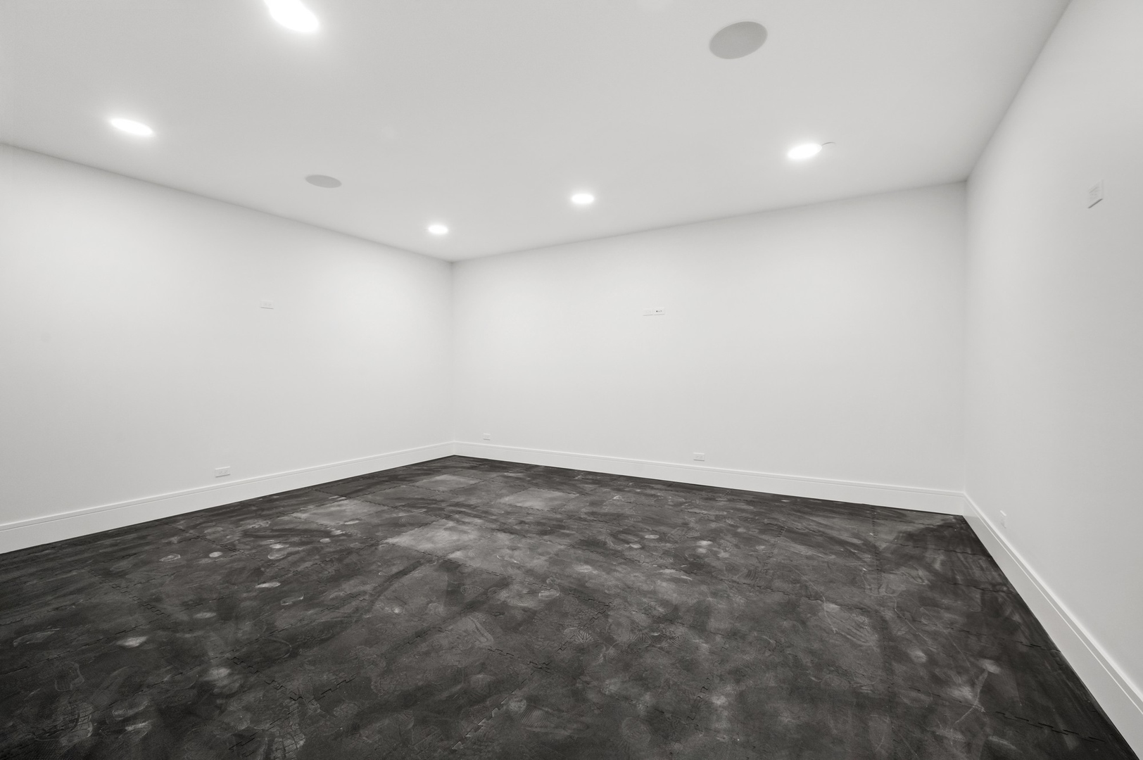 757 Kipling St Deerfield, IL 60015