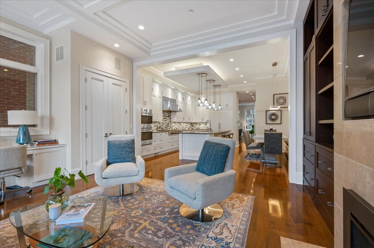 1921 N Dayton St Chicago, IL 60614