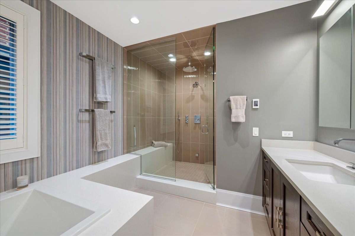 1921 N Dayton St Chicago, IL 60614