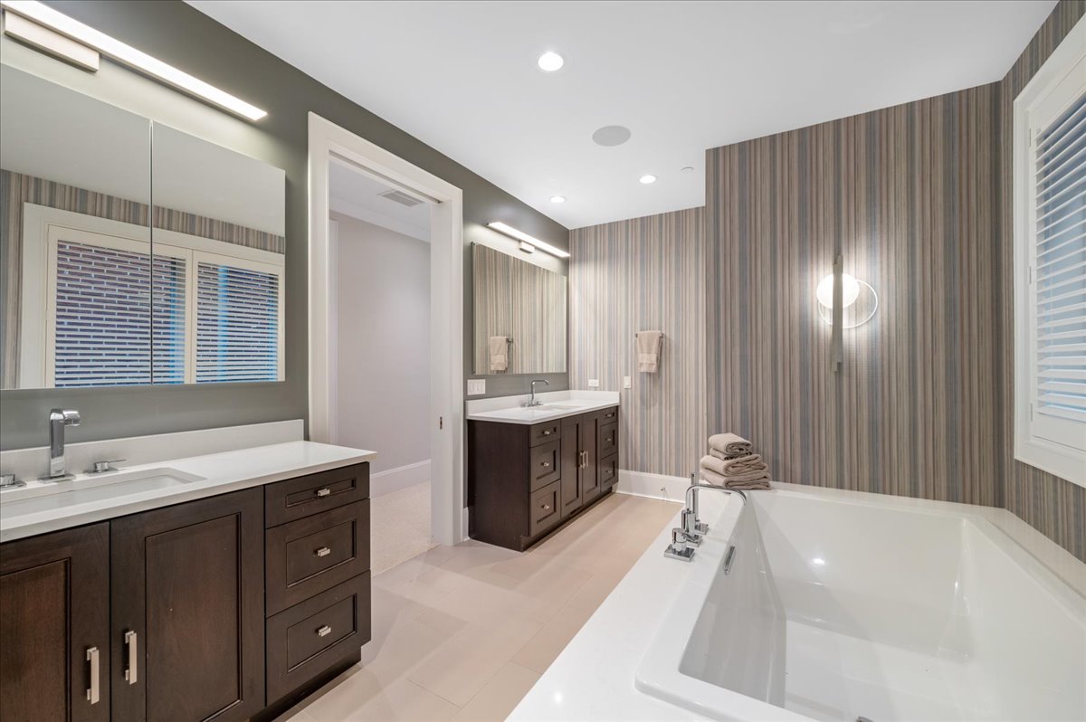 1921 N Dayton St Chicago, IL 60614