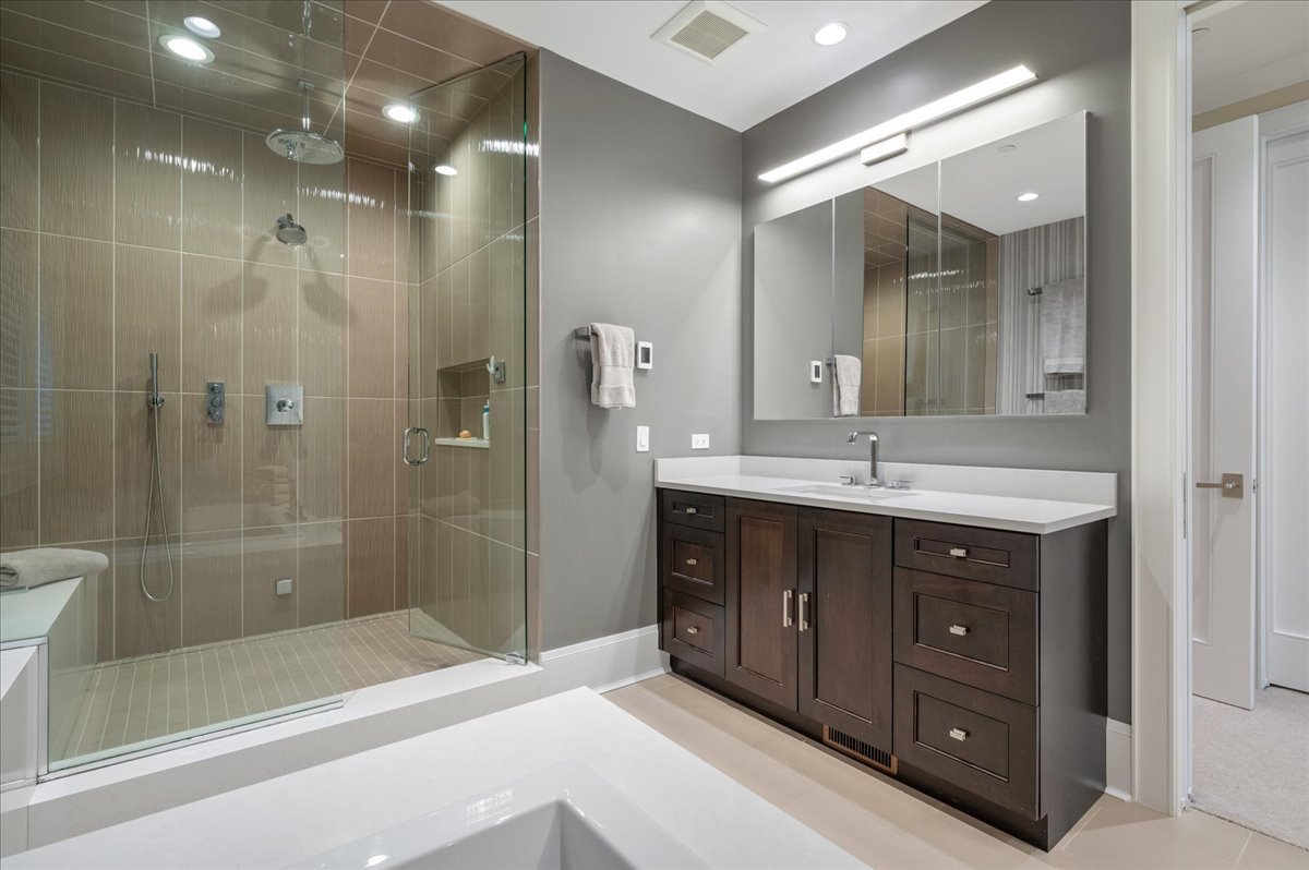 1921 N Dayton St Chicago, IL 60614