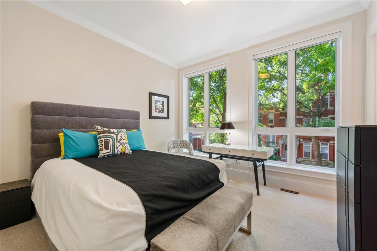 1921 N Dayton St Chicago, IL 60614