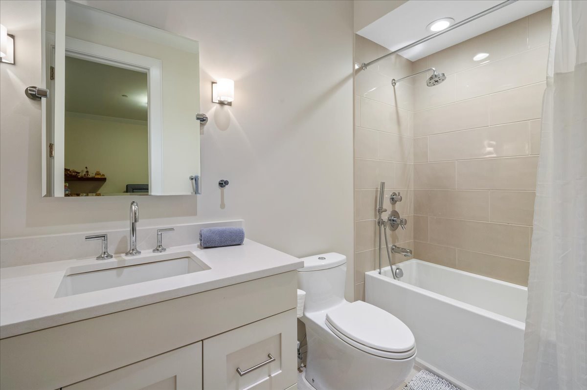 1921 N Dayton St Chicago, IL 60614