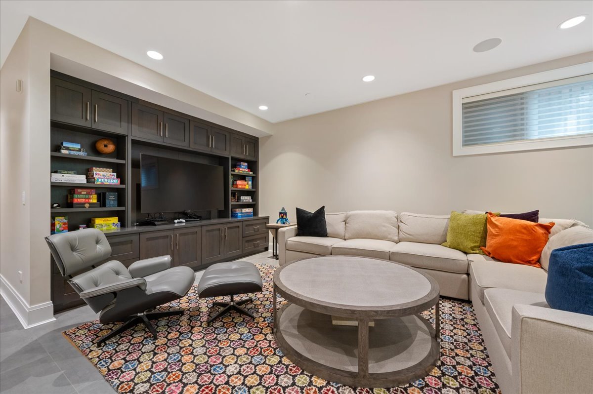 1921 N Dayton St Chicago, IL 60614