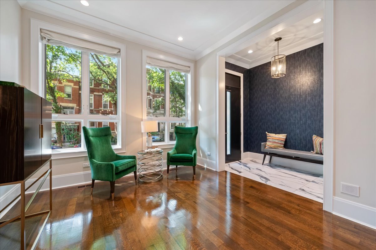 1921 N Dayton St Chicago, IL 60614