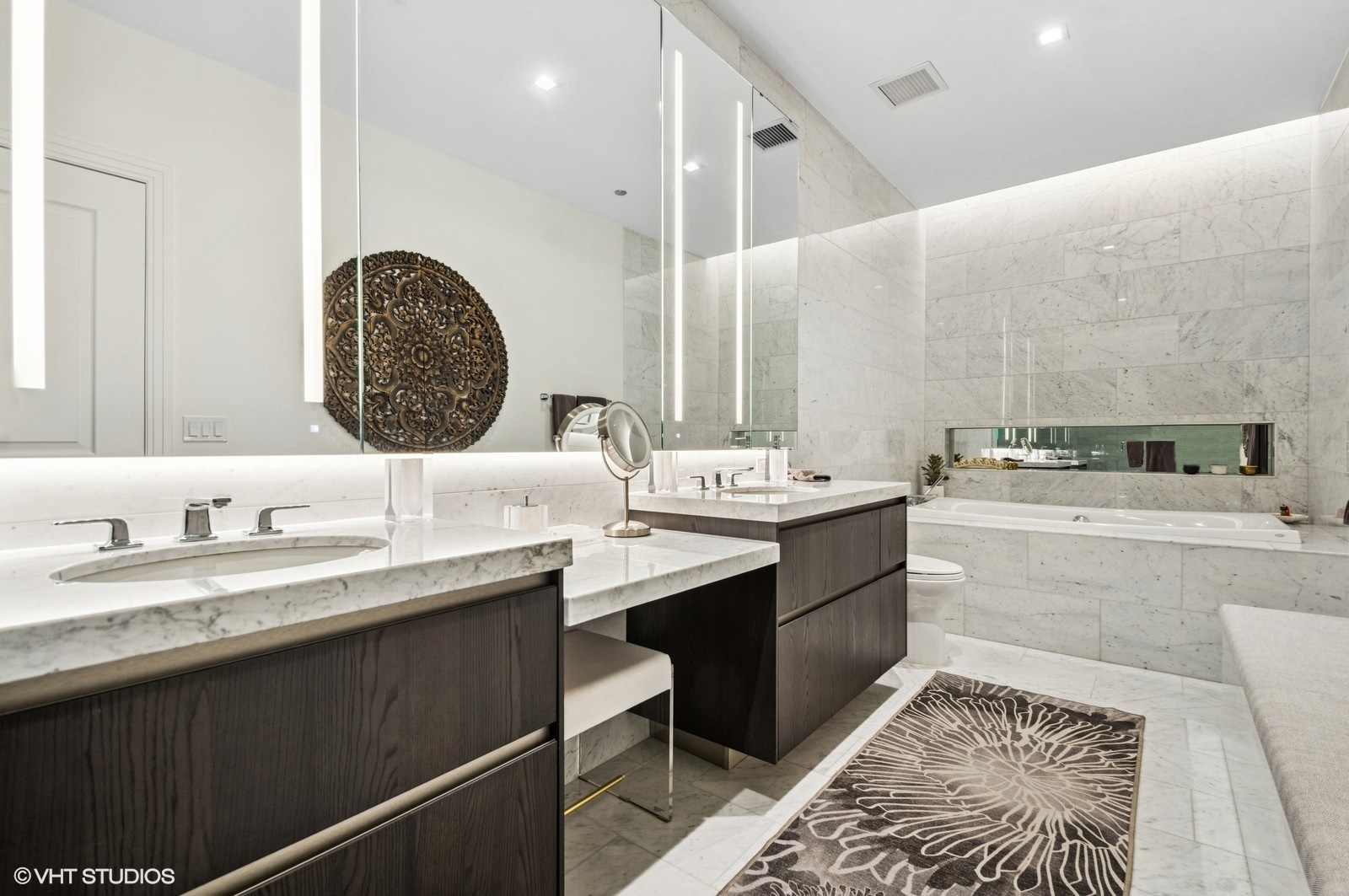 363 E Wacker Dr #1601 Chicago, IL 60601