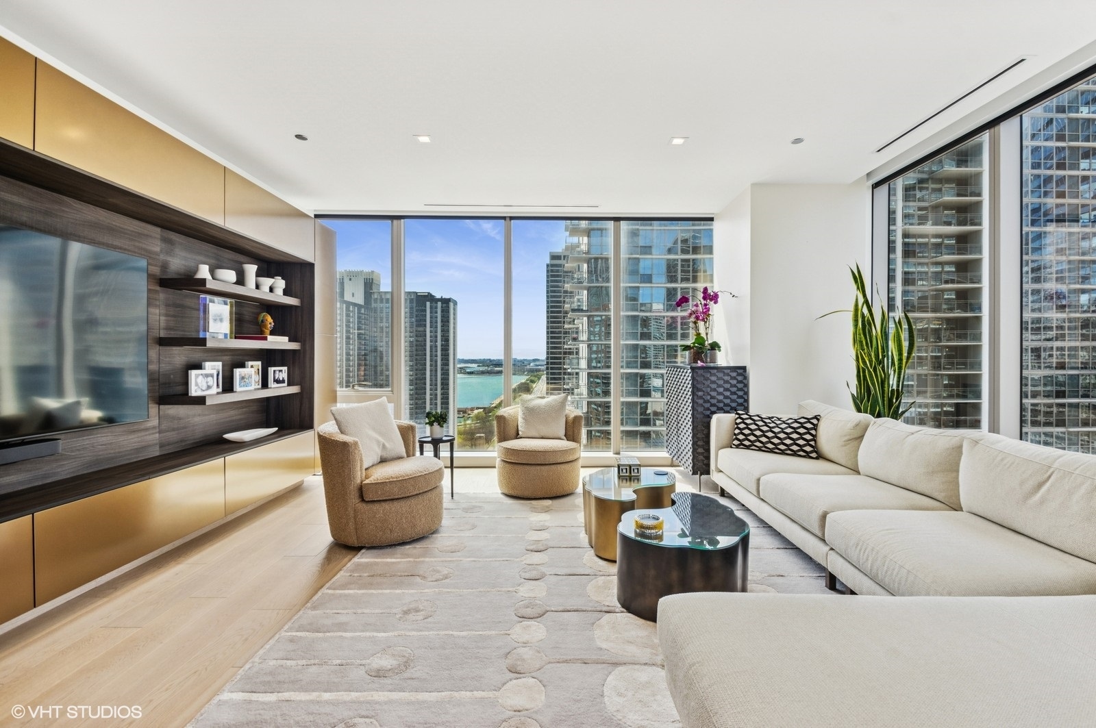 363 E Wacker Dr #1601 Chicago, IL 60601