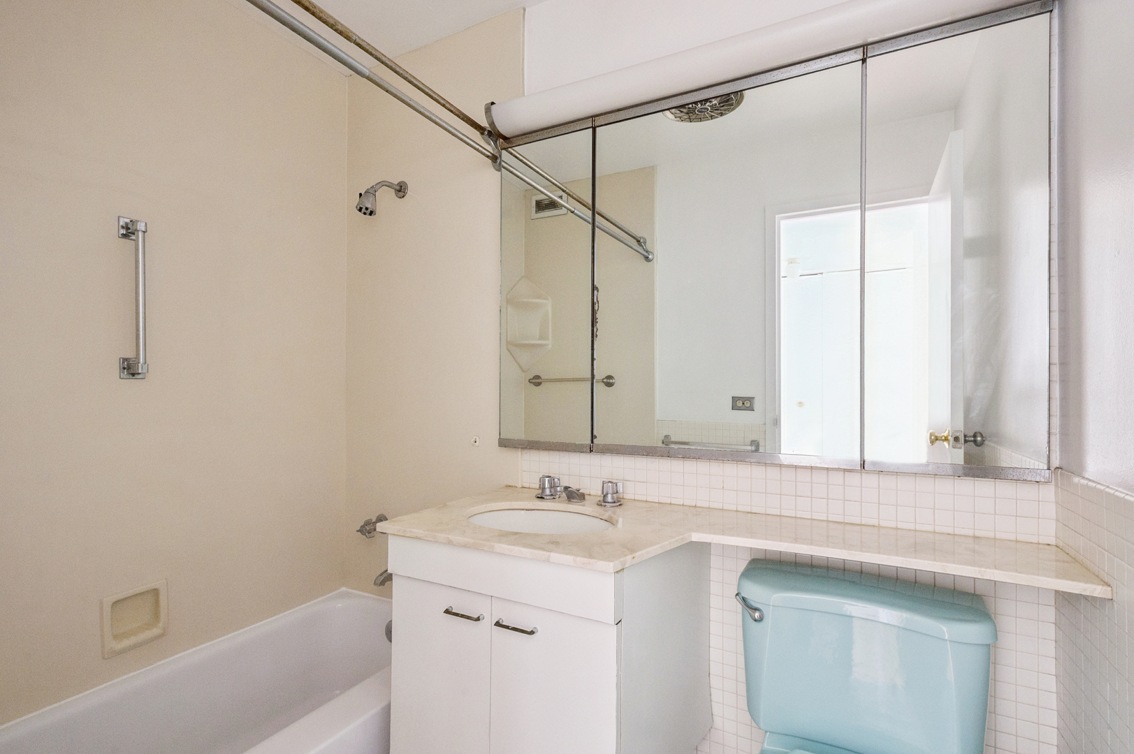 400 E RANDOLPH St #3905 Chicago, IL 60601