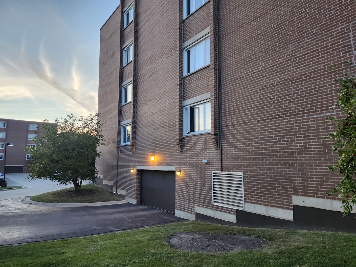 9500 Washington St #306 Niles, IL 60714