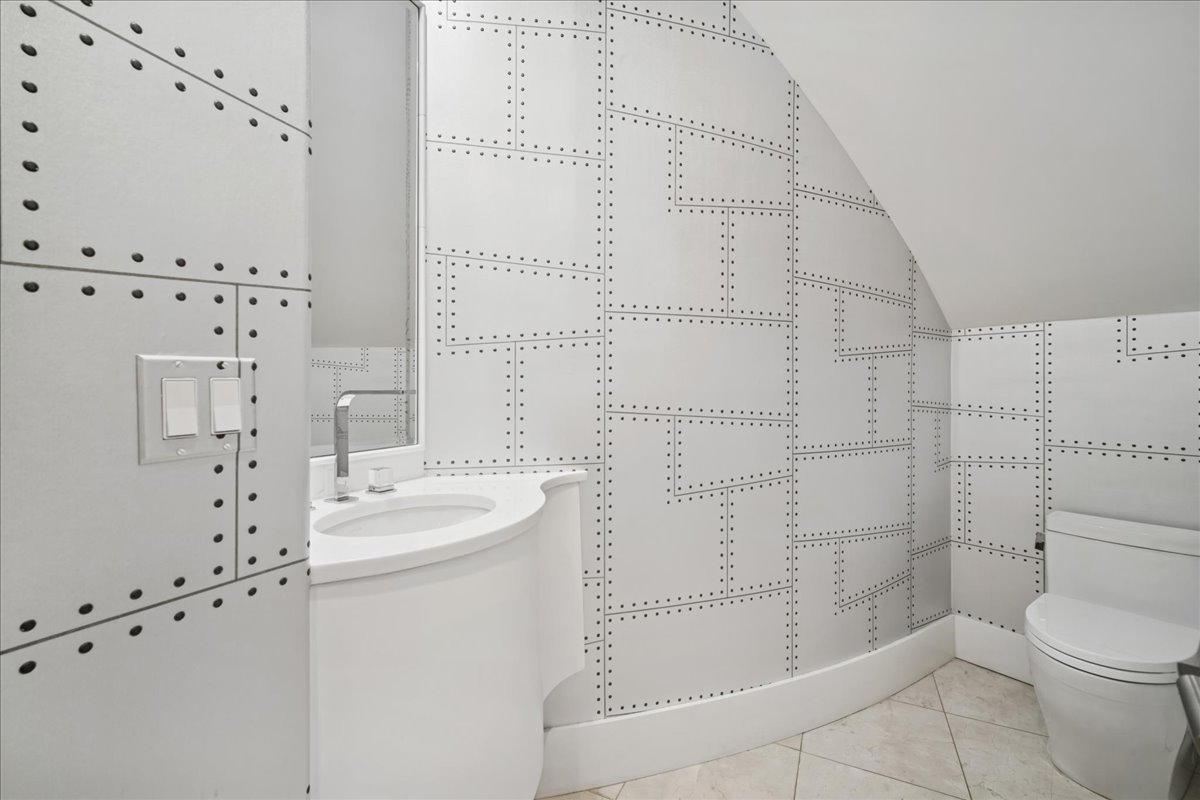 1630 Rdg Rd Highland Park, IL 60035