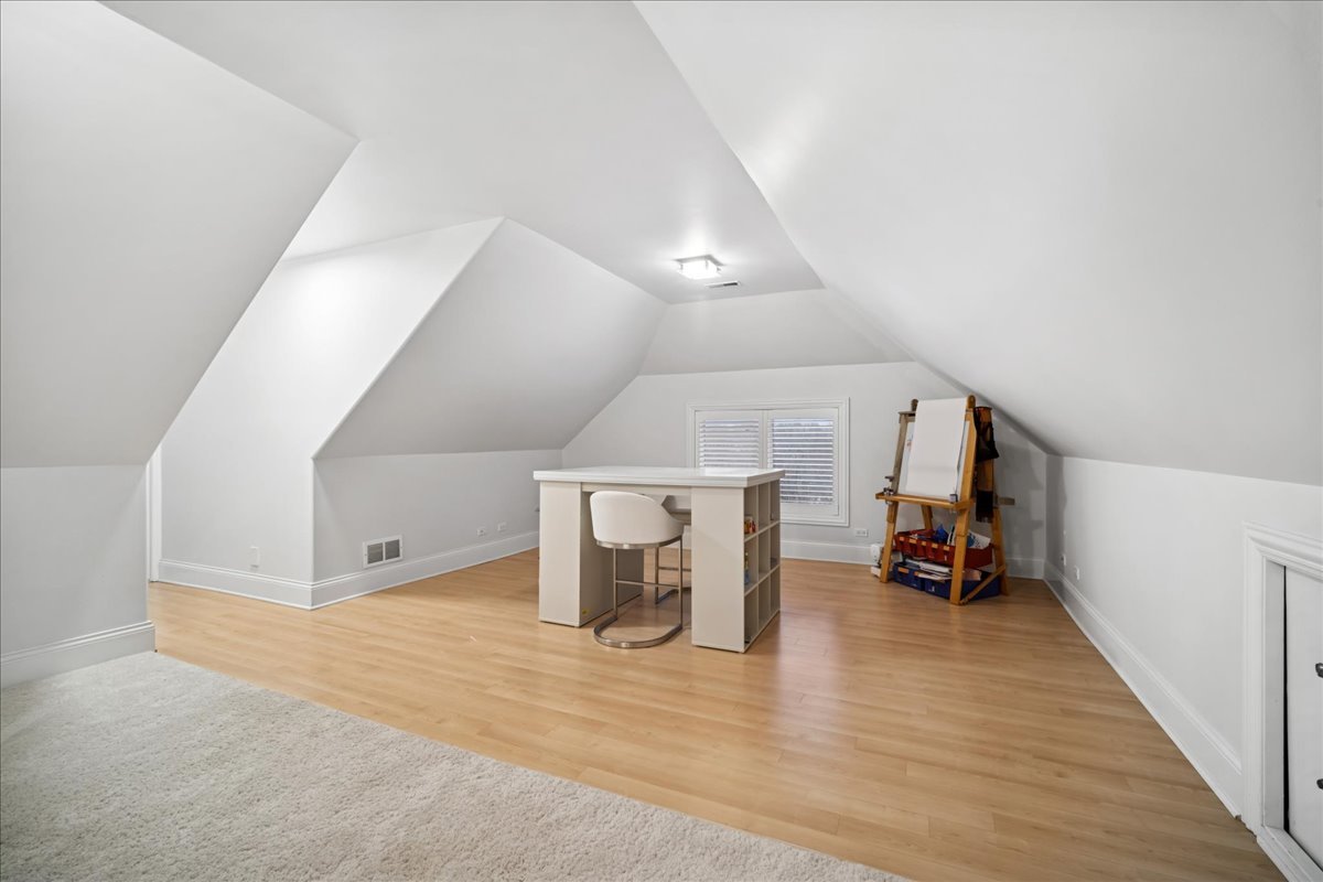 1630 Rdg Rd Highland Park, IL 60035