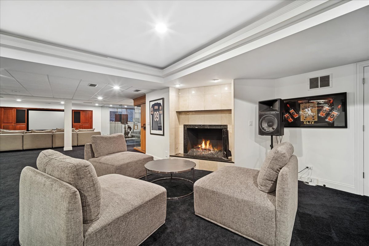 1630 Rdg Rd Highland Park, IL 60035