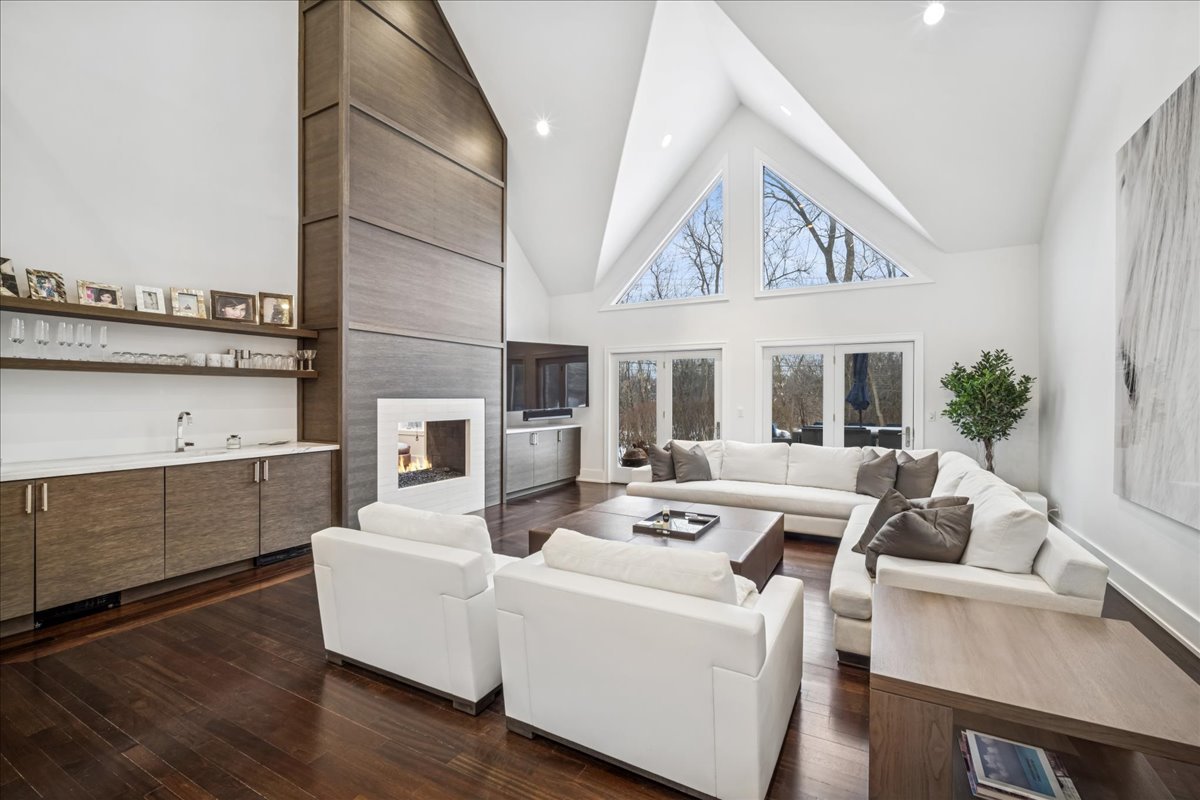 1630 Rdg Rd Highland Park, IL 60035