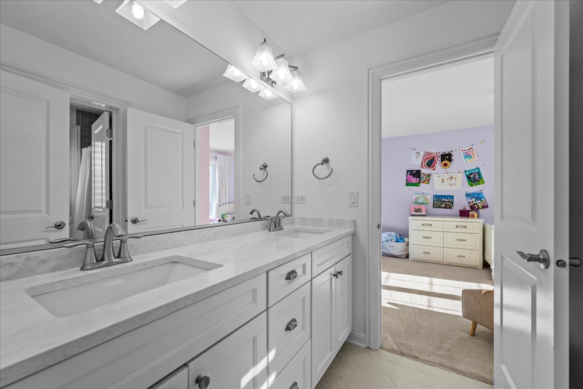 995 Harvard Ct Highland Park, IL 60035