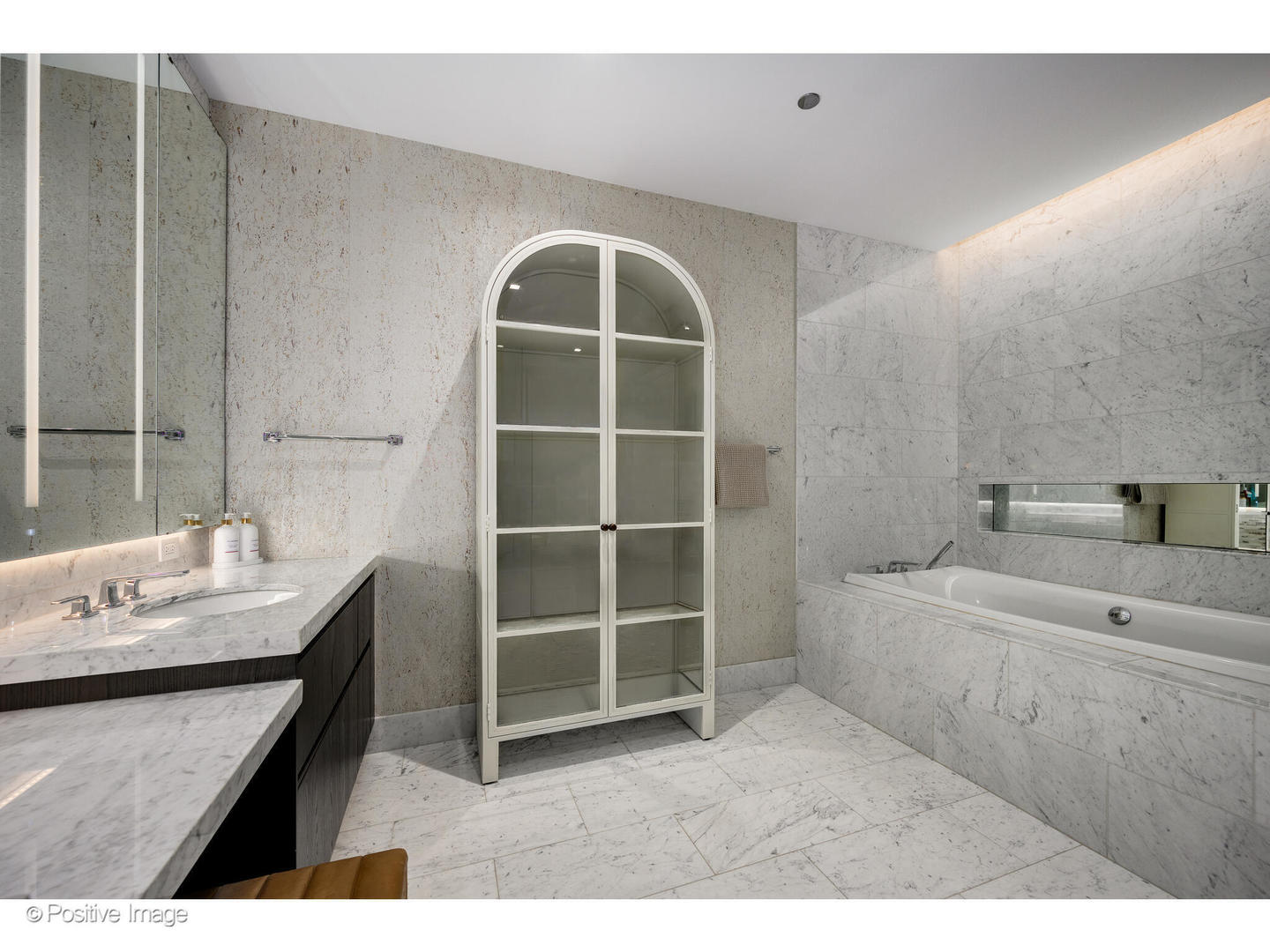 363 E Wacker Dr #3101 Chicago, IL 60601