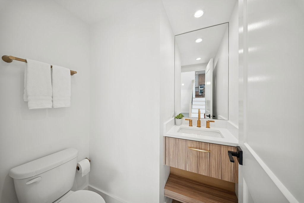 702 E 41st St Chicago, IL 60653