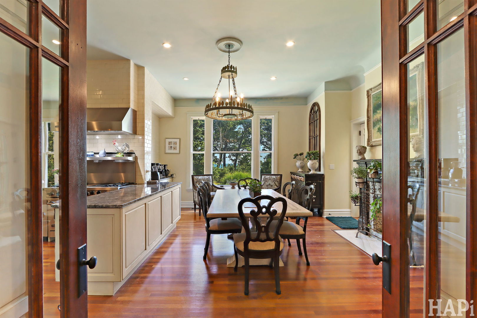 34 Logan Cir Highland Park, IL 60035