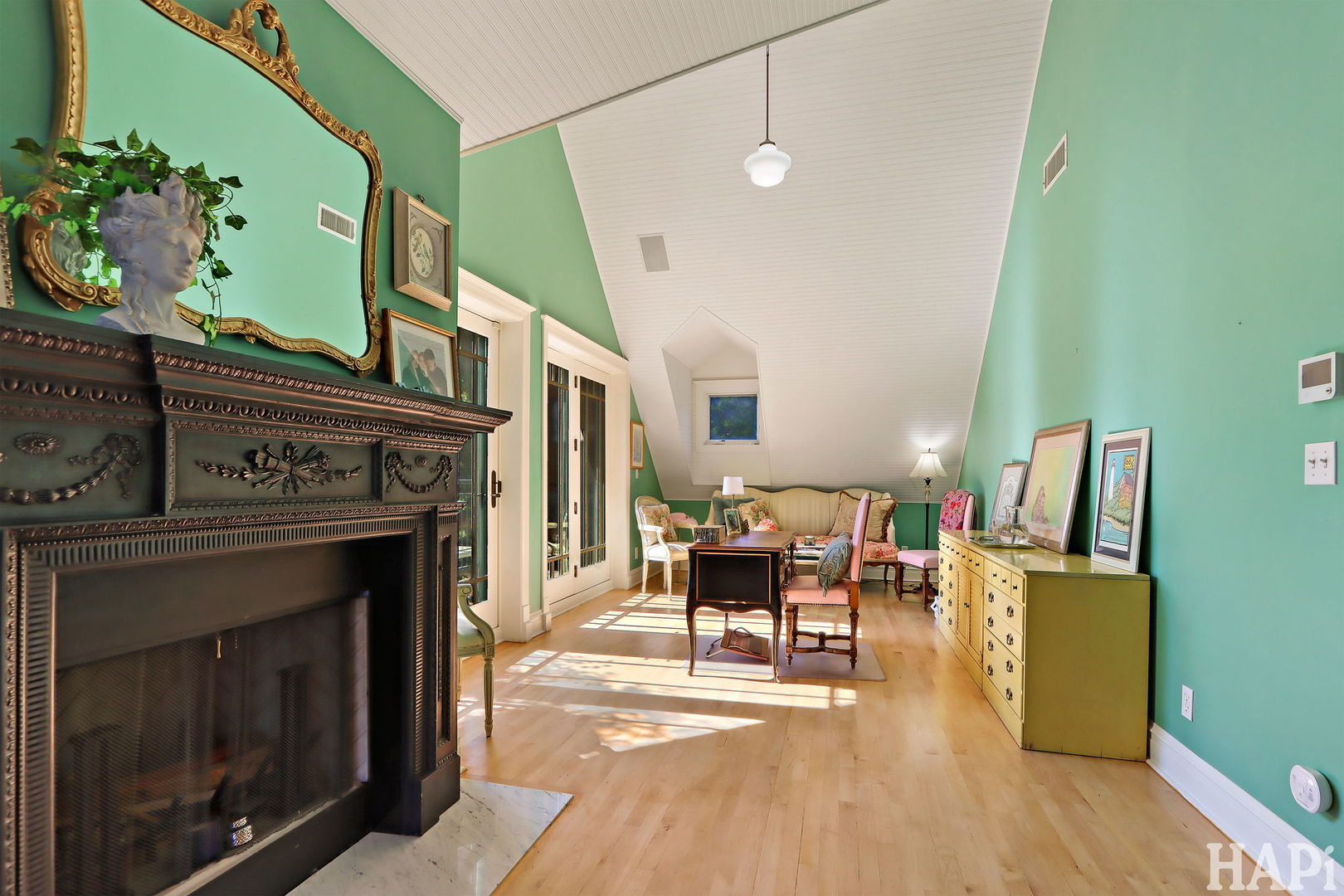 34 Logan Cir Highland Park, IL 60035