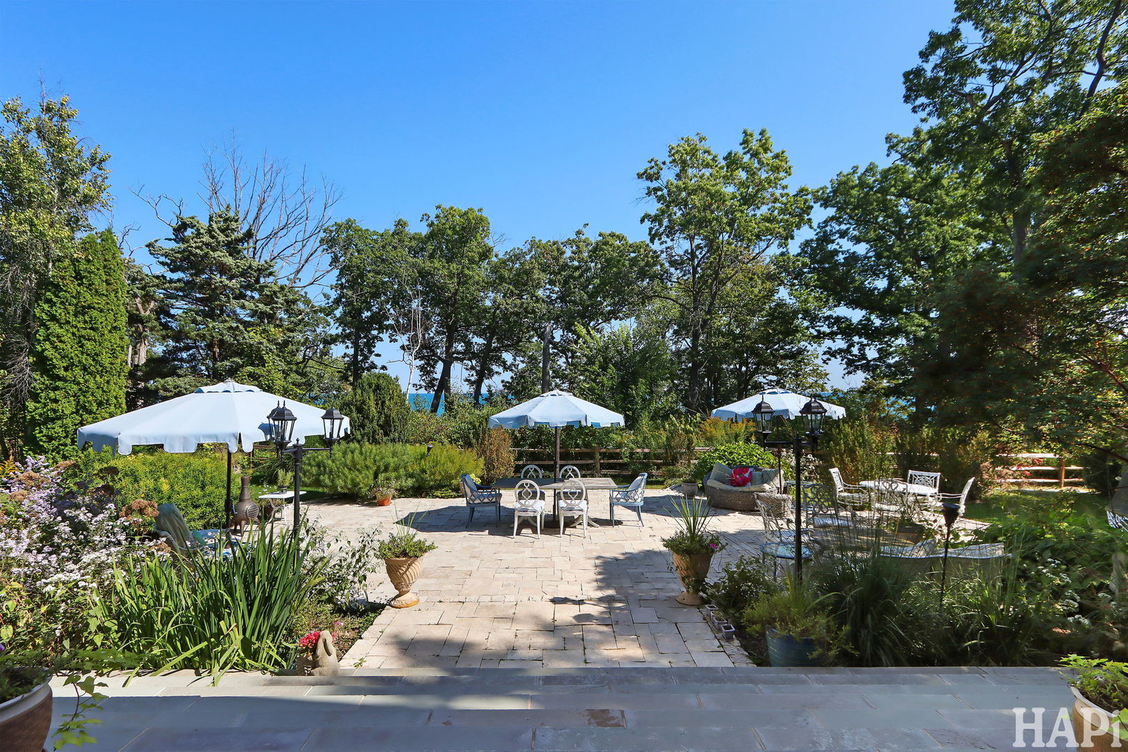 34 Logan Cir Highland Park, IL 60035