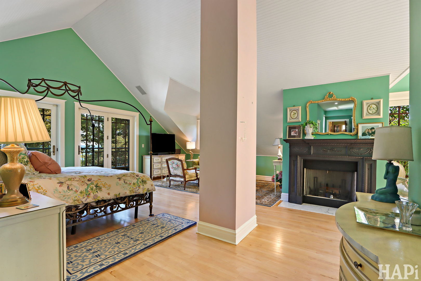 34 Logan Cir Highland Park, IL 60035